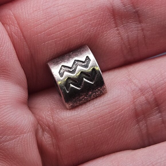 Pandora 925 Sterling Silver Aquarius Zodiac Sign Charm - Picture 1 of 7